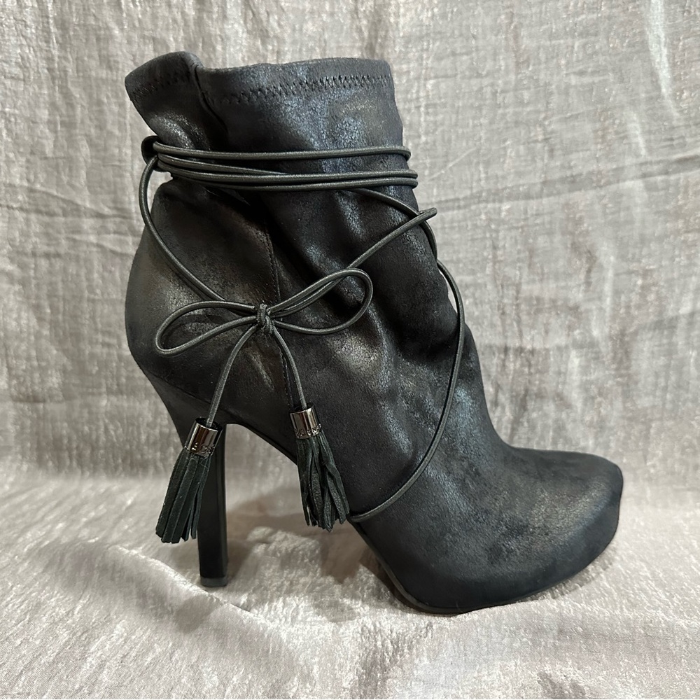 BCBGeneration Spike Heels Ankle Boots Size 8.5 M Black PERFECT CONDITION